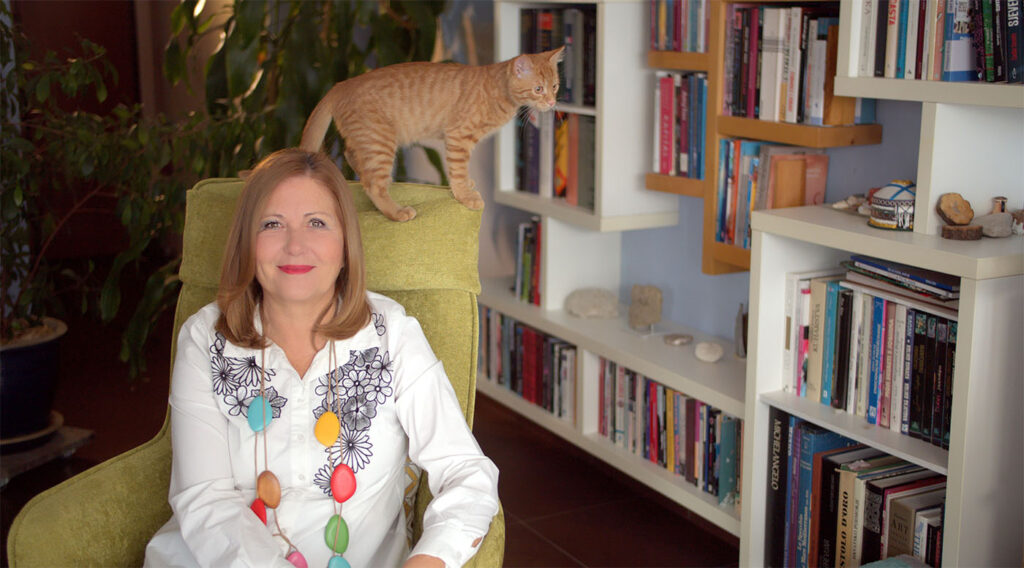 Završila sam četverogodišnju edukaciju u Centru IGW Zagreb – Centar Gestalt psihoterapije i edukacije, te stekla certifikat savjetodavnog geštalt - terapeuta. Također, završila sam Propedeutiku psihoterapije u Centru Amigdala.